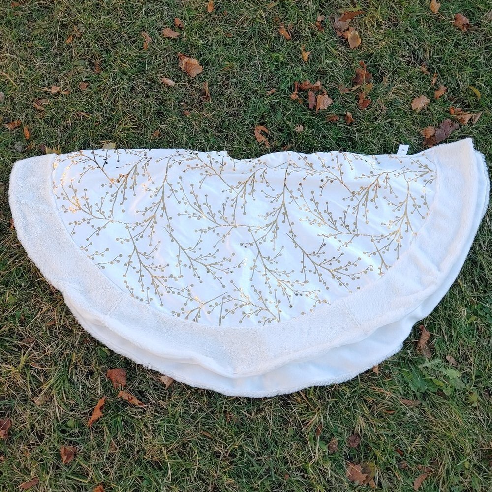 Canvas Faux Fur Tree Skirt Gold and White 48-in